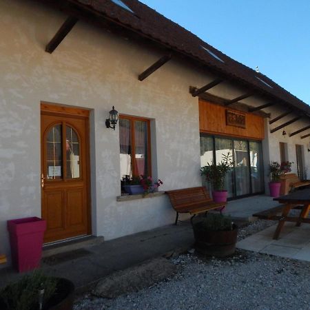 Gite Chez Marcel Et Bea La Chapelle-Saint-Sauveur  Eksteriør bilde